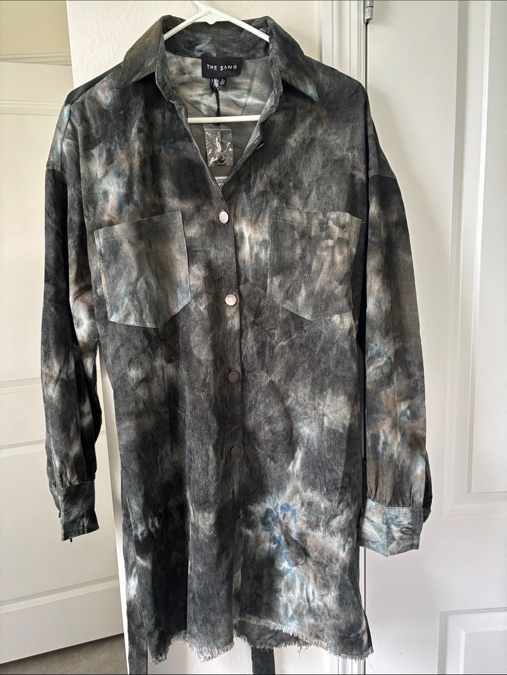 The SANG Women's Long Sleeve Tie-Dye Shirt Dress in Black Gray